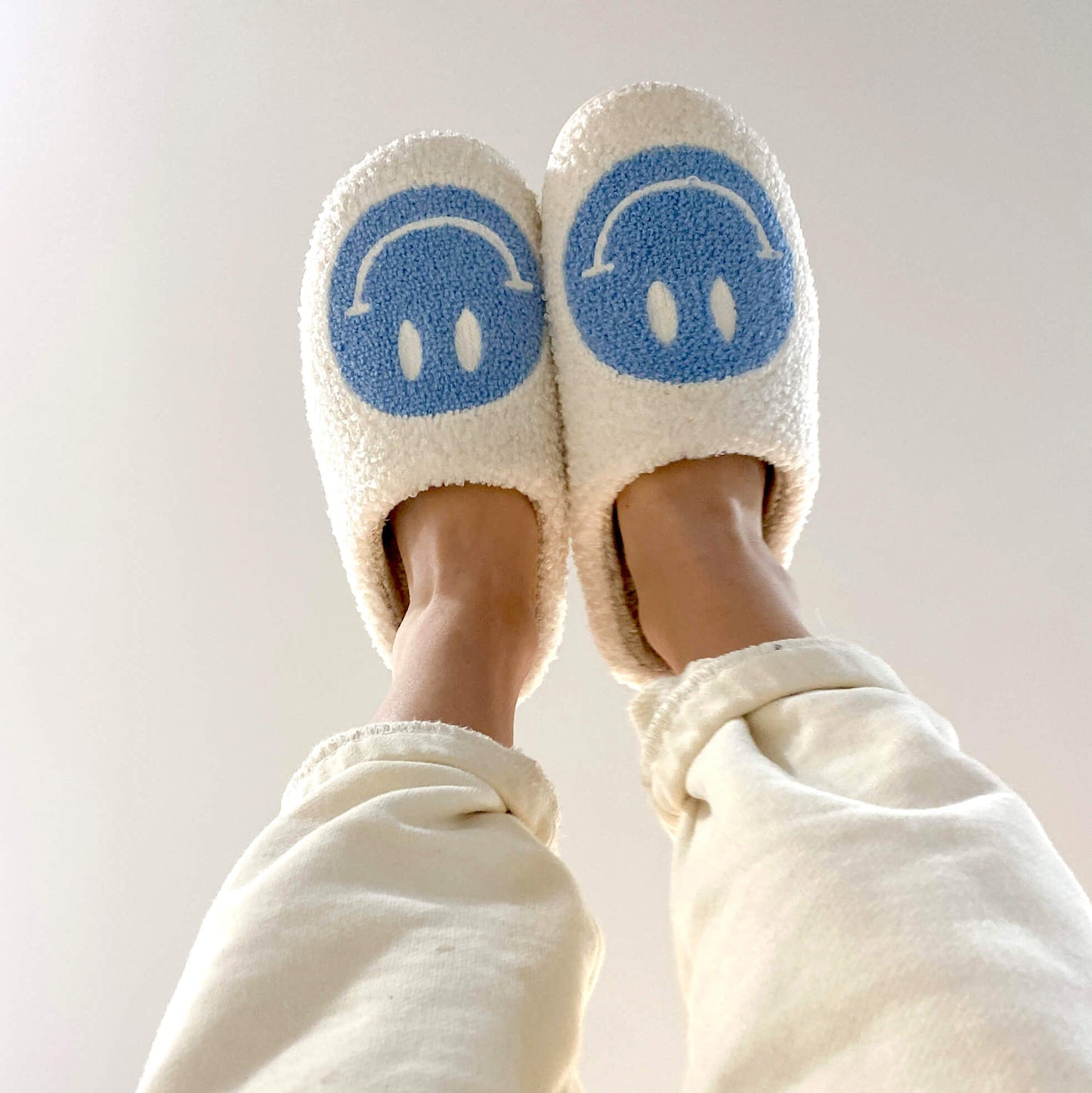 Smiley Comfort Hausschuhe – Für eine fröhliche und warme Atmosphäre
