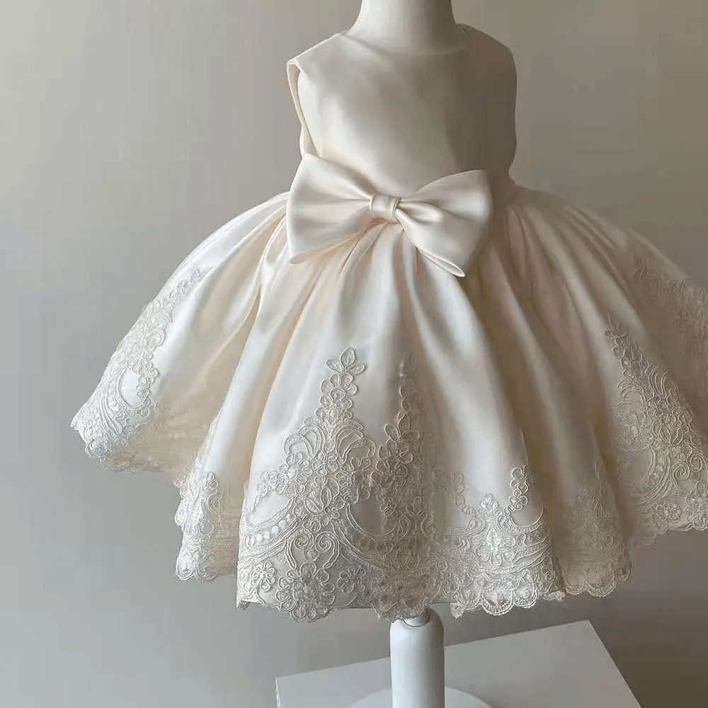 Aurora Prinzessinnenkleid mit Spitze und Schleife – Luxuriös Elegant