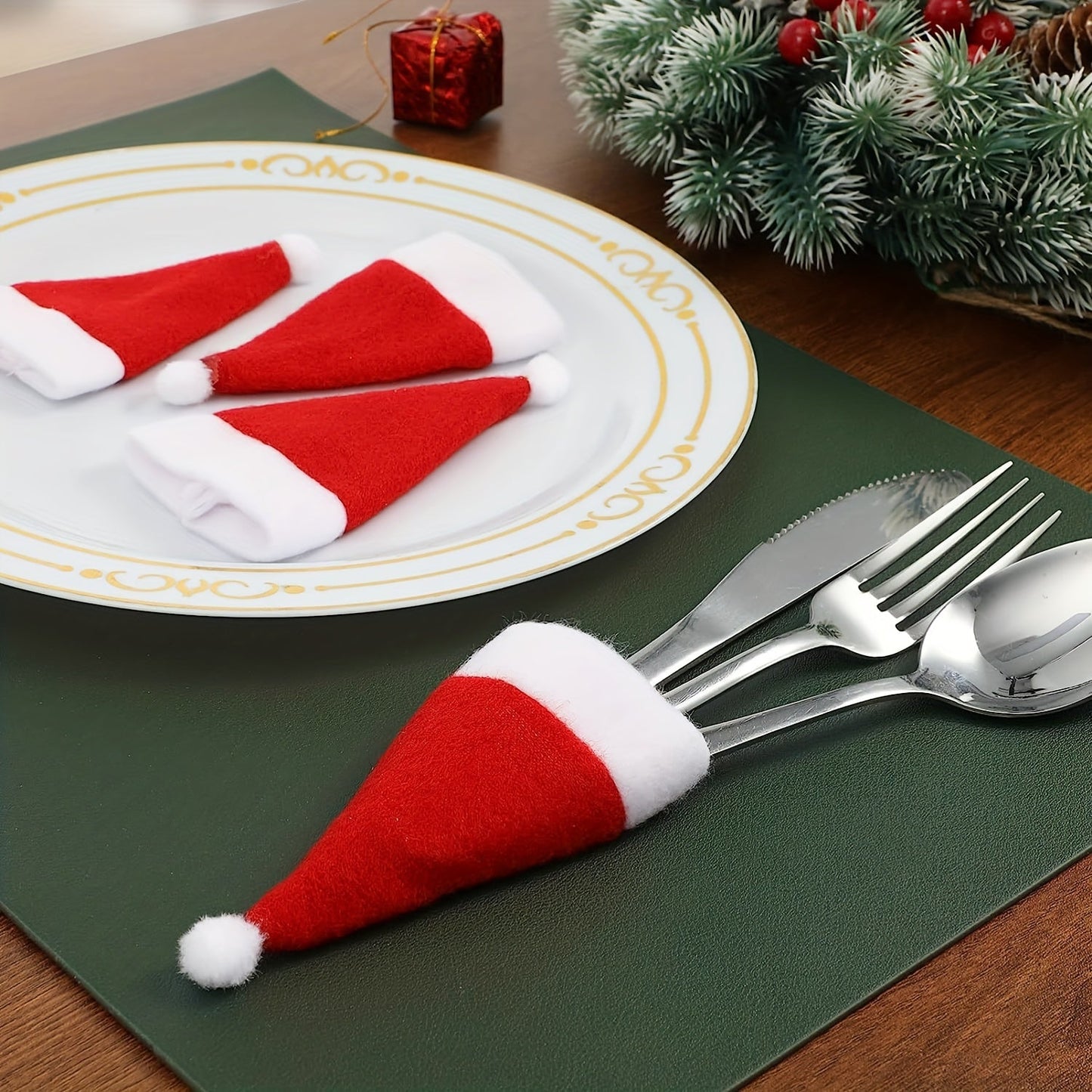 Weihnachtsmann-Hüllen Set – Für einen festlichen Tisch