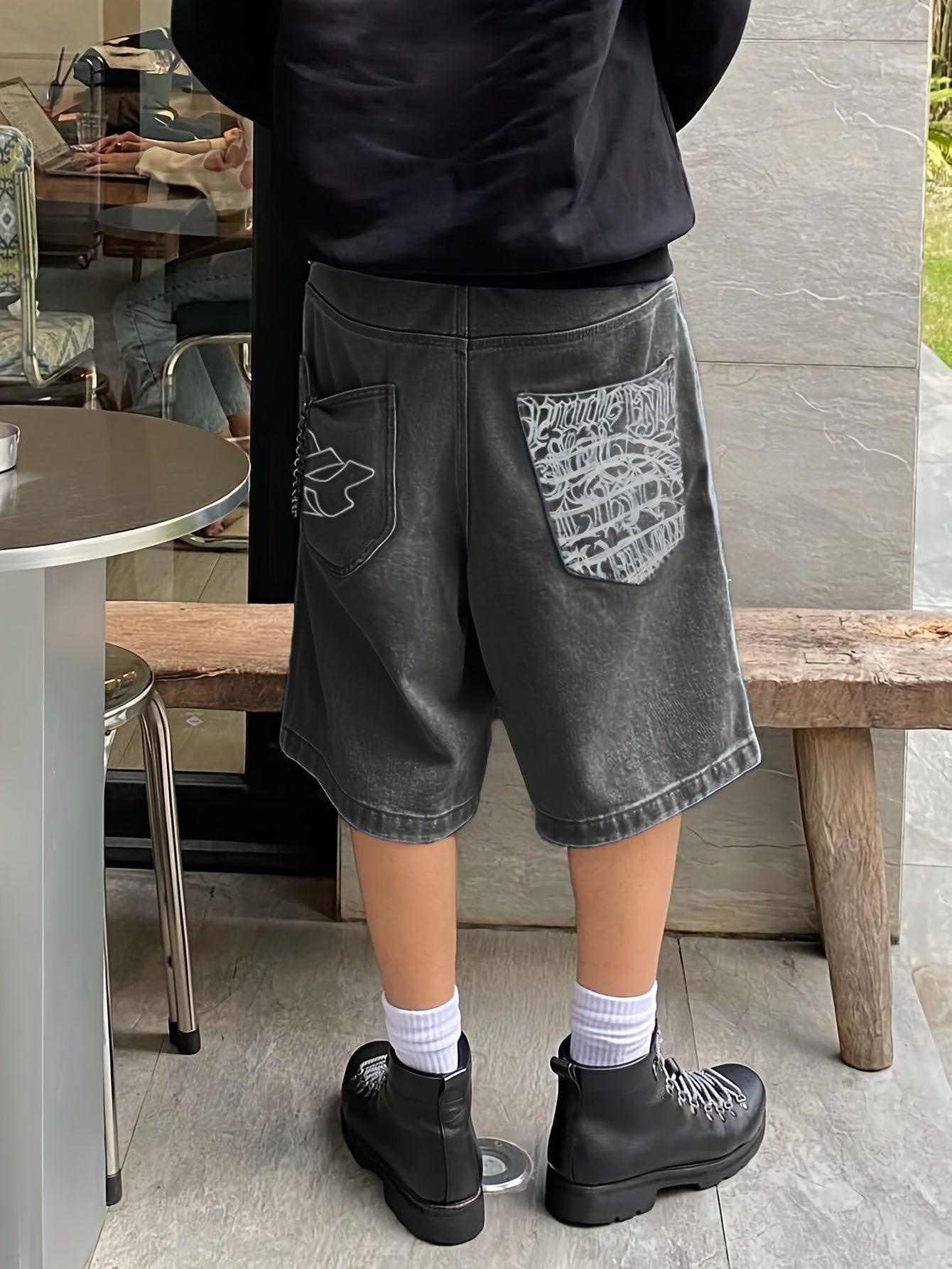 Lässige Bermuda-Denim-Shorts – Lockere Passform mit Stilvollen Blumenstickereien