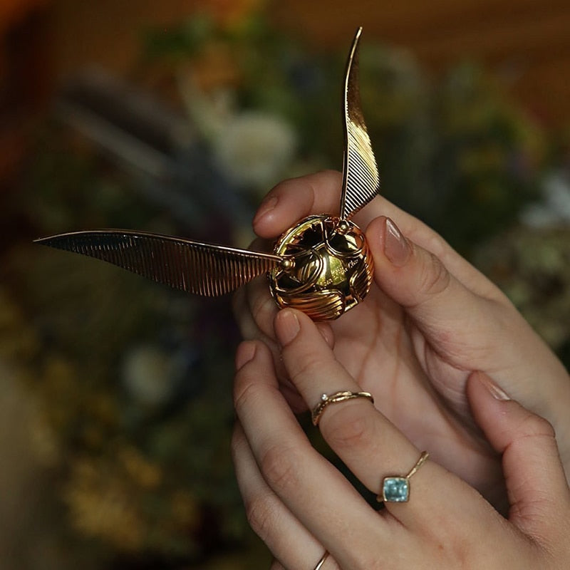 Goldene Flügel-Orb-Ringbox – Luxuriöse bewegliche Schmuckschatulle
