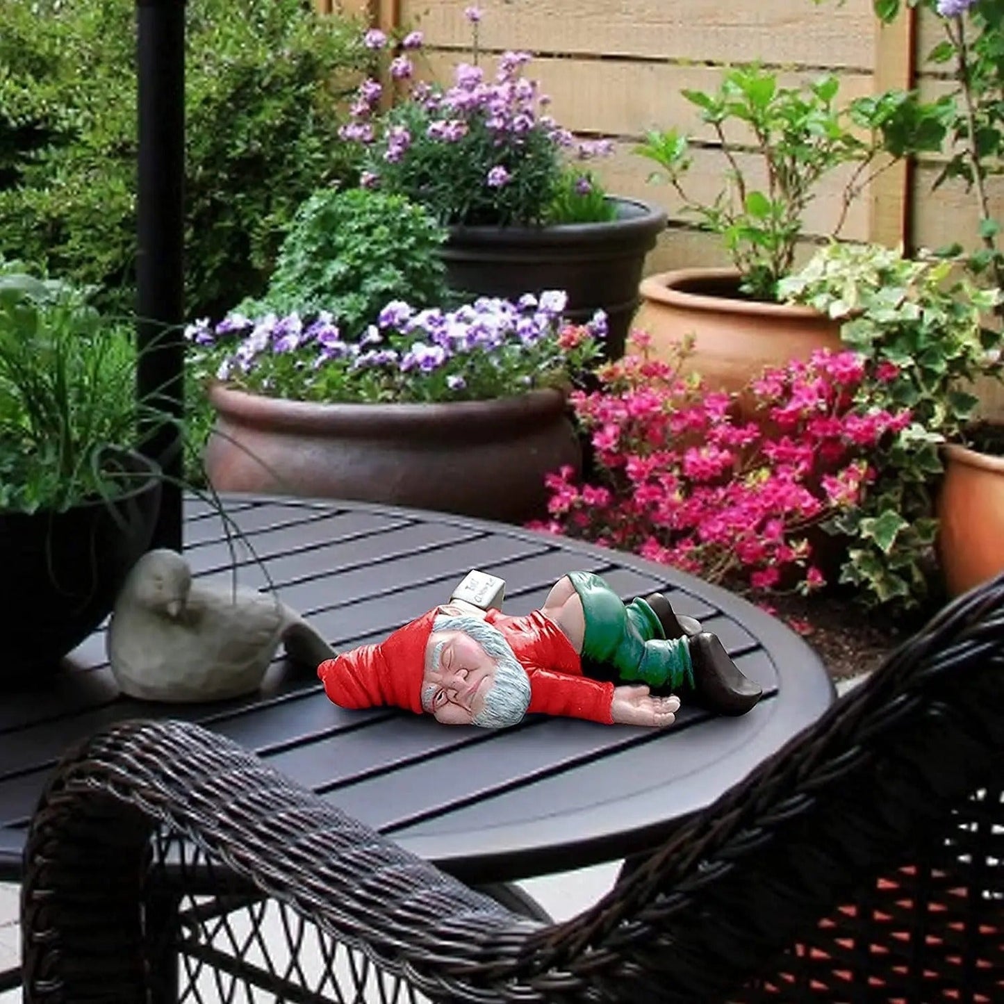 Lazy Larry Gartenzwerg – Der Schlafkopf im Garten
