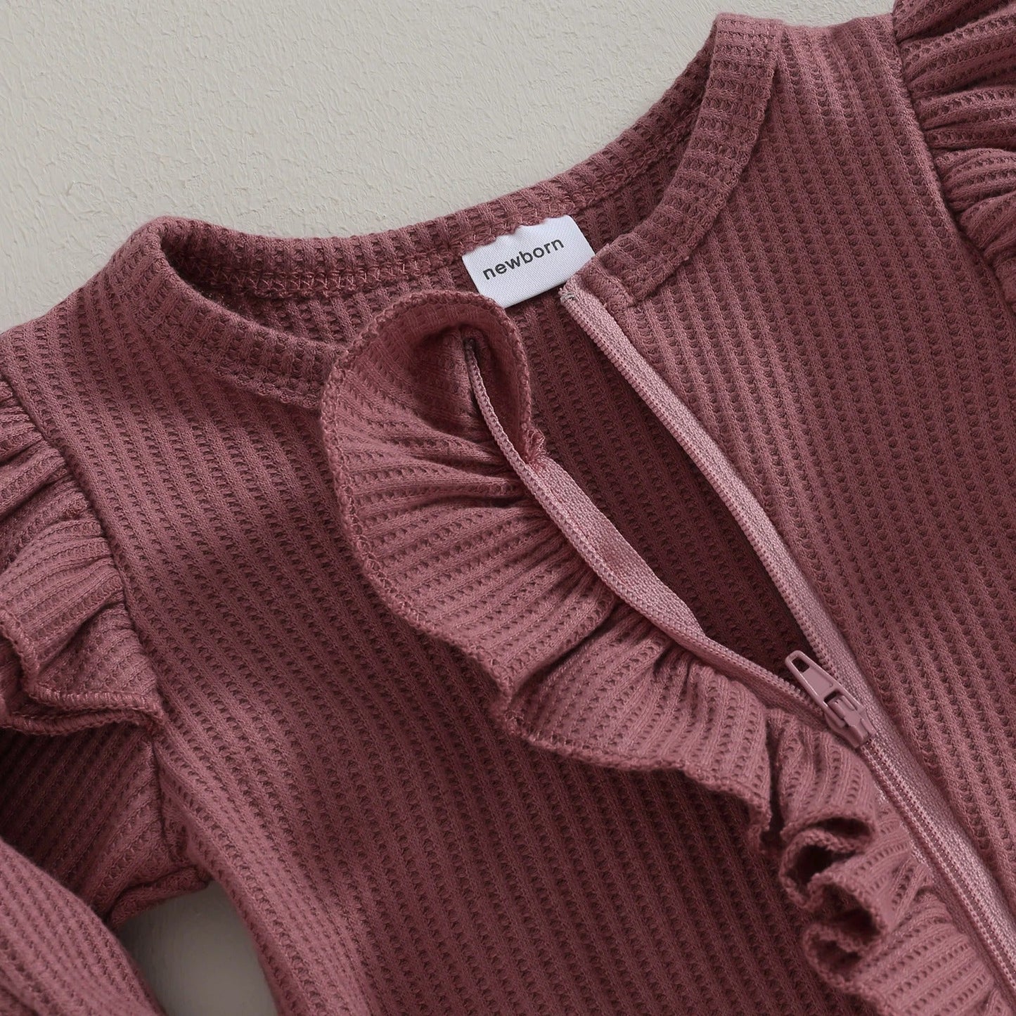 Sofie Rüschen Babysprungkombi – Weicher Jumpsuit mit Verspielten Details
