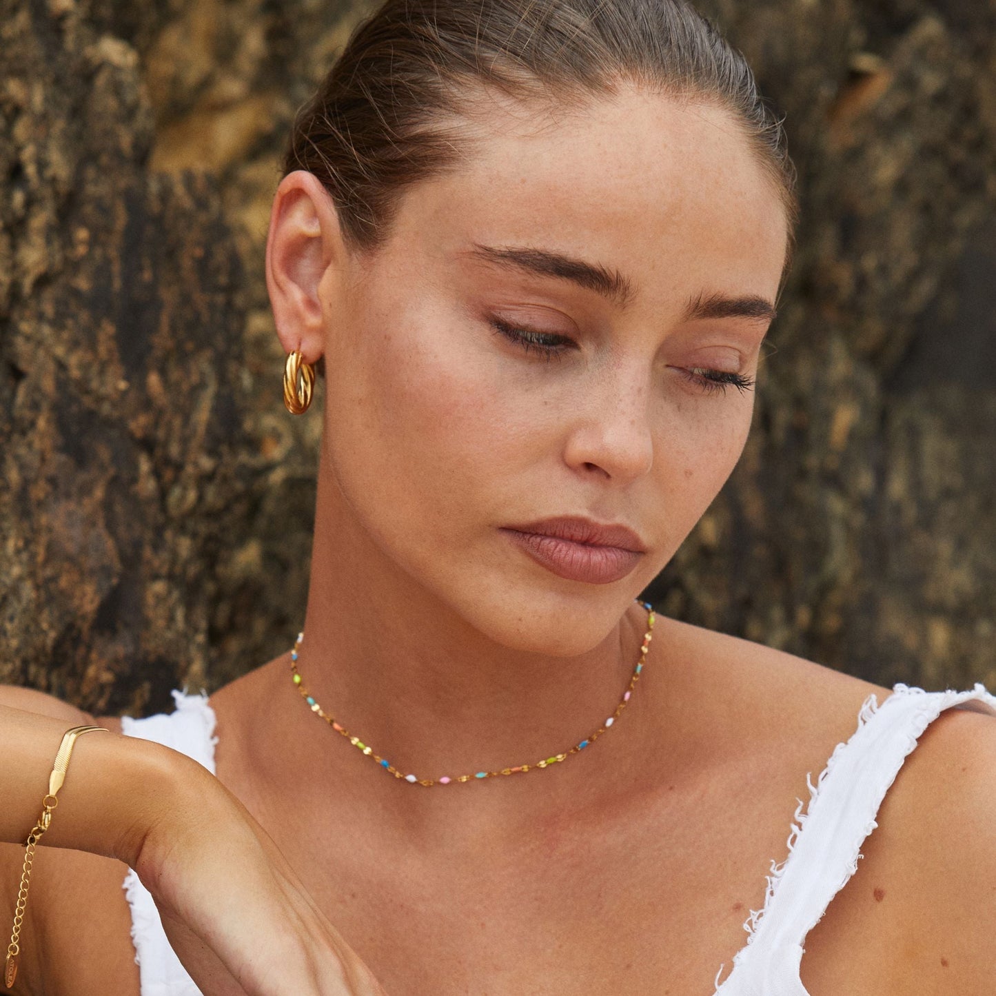 Soléna Choker – Subtile Farbenpracht mit Raffinierten Details