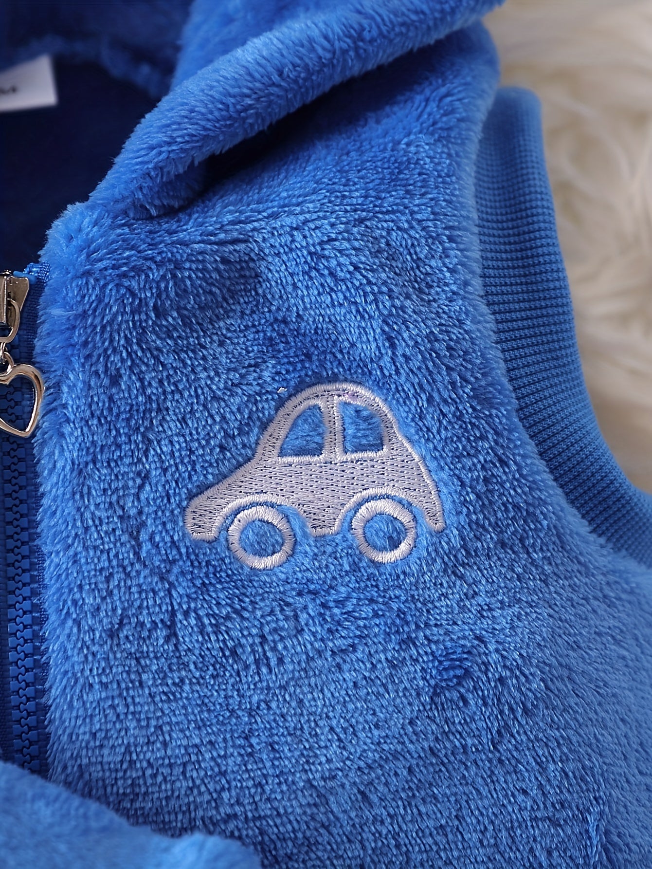 Zoomer Baby Set – Niedliche Auto-Stickerei für die kühleren Tage