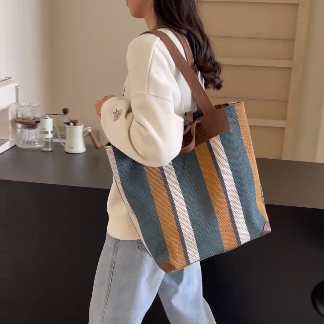 MetroStripe Casual Tote – Funktionalität und Design