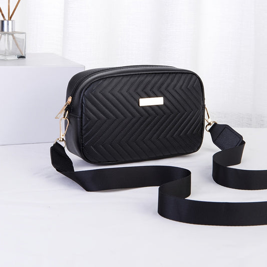 Elegante Leichtgewicht Damenhandtasche – Gestreift und Gepolstert mit Goldener Hardware
