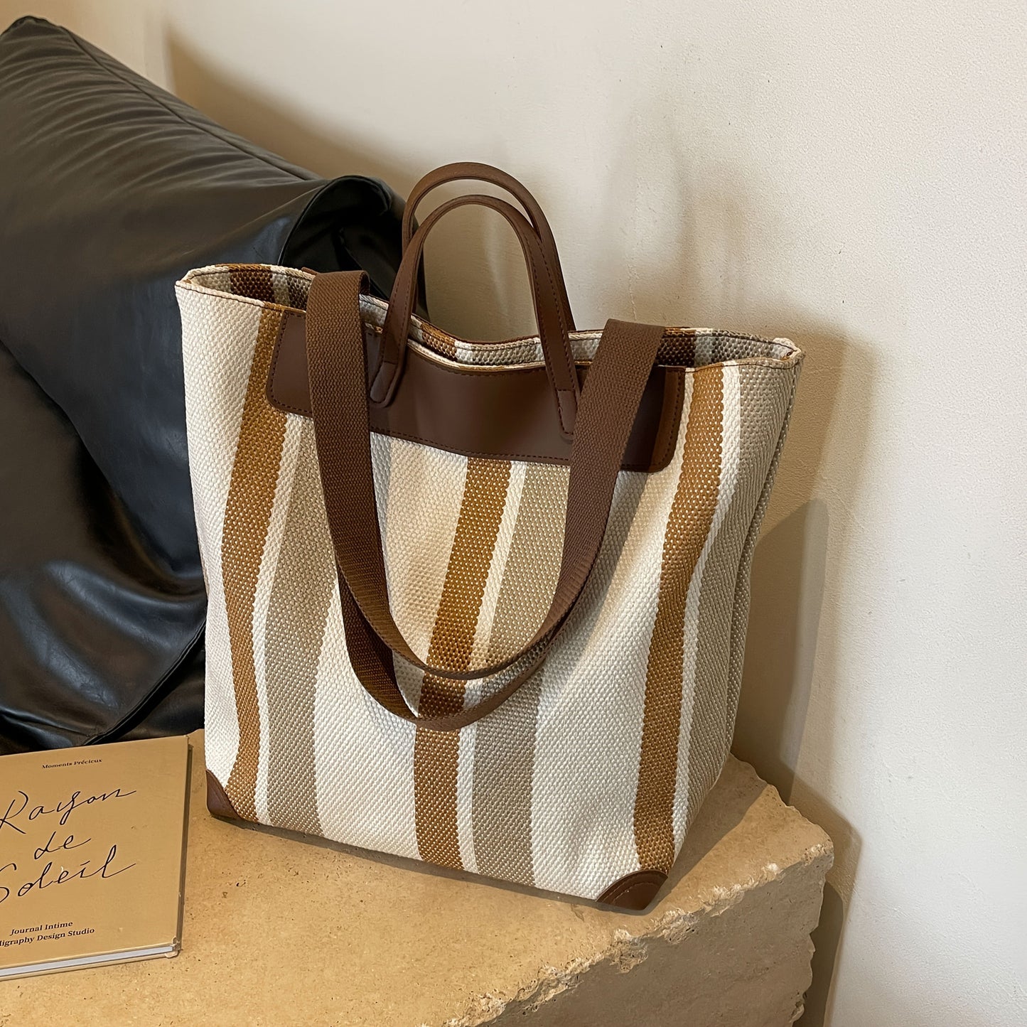 MetroStripe Casual Tote – Funktionalität und Design