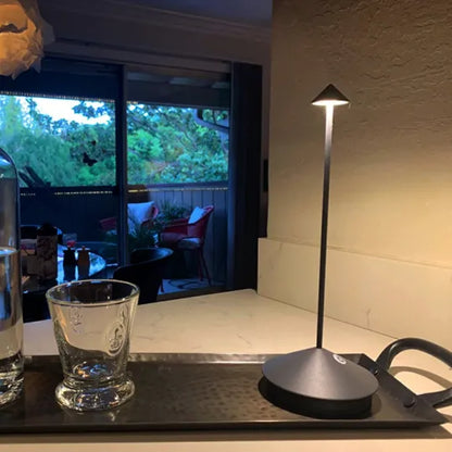 Wiederaufladbare kabellose LED-Lampe – Wasserdicht & Dimmbar