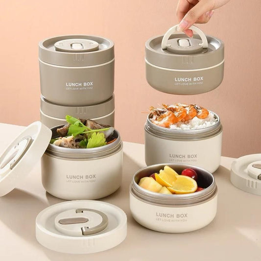 Praktische Lunchbox mit integriertem Besteck für unterwegs