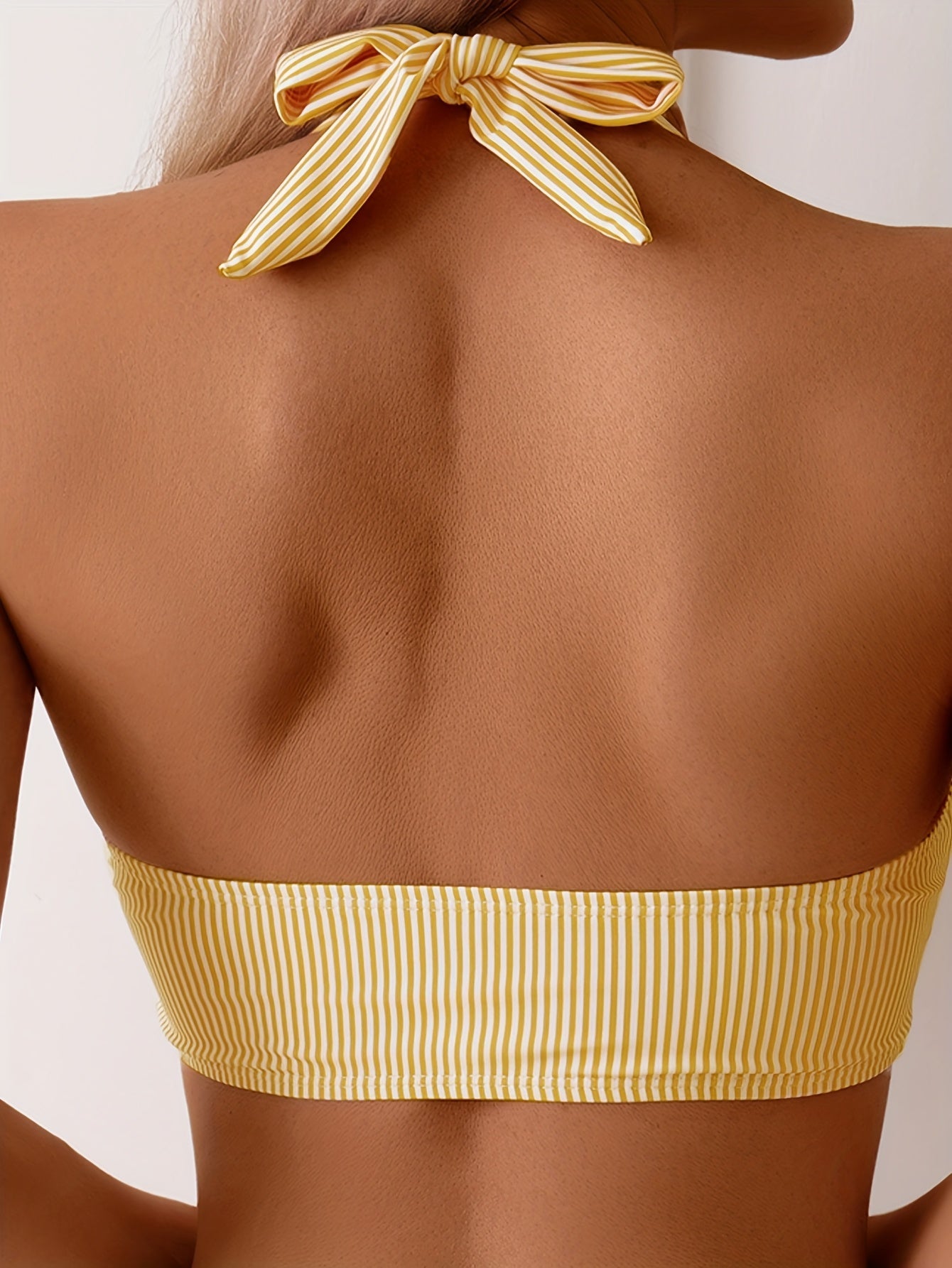 Damen Bikini-Set mit Feinem Gestreiften Halterneck-Design – Komfortabel und Modisch