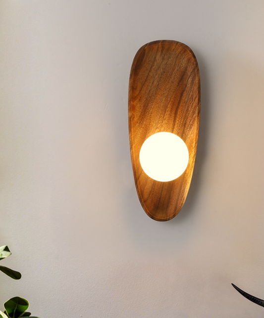 Minimalistische Wandleuchte – Holz und Stimmungsvolle Beleuchtung