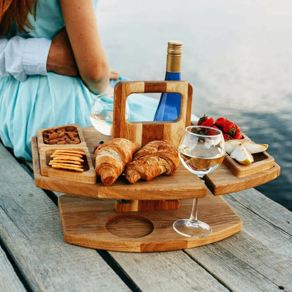 Eleganter Holztisch für Picknick und Wein – Praktisch und Luxuriös