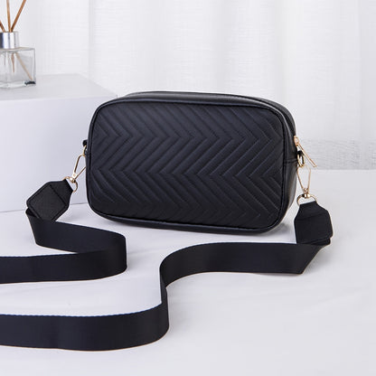 Elegante Leichtgewicht Damenhandtasche – Gestreift und Gepolstert mit Goldener Hardware