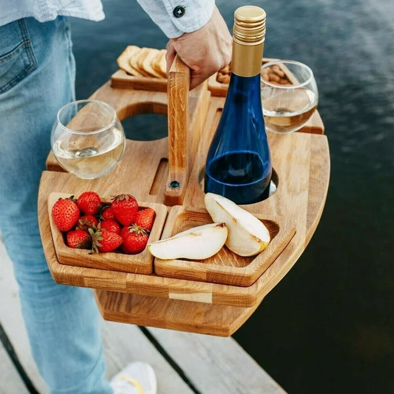 Eleganter Holztisch für Picknick und Wein – Praktisch und Luxuriös
