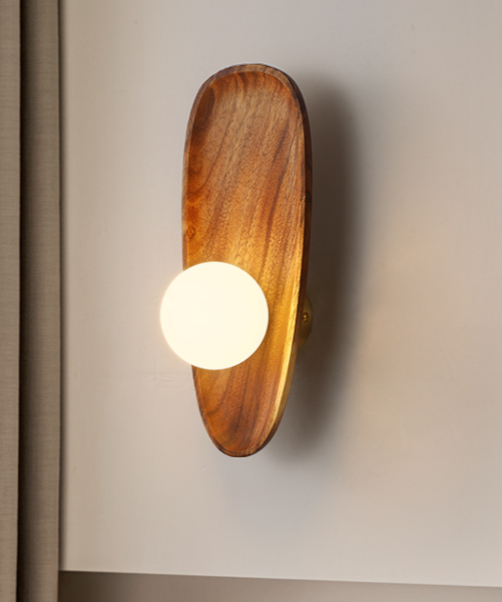 Minimalistische Wandleuchte – Holz und Stimmungsvolle Beleuchtung
