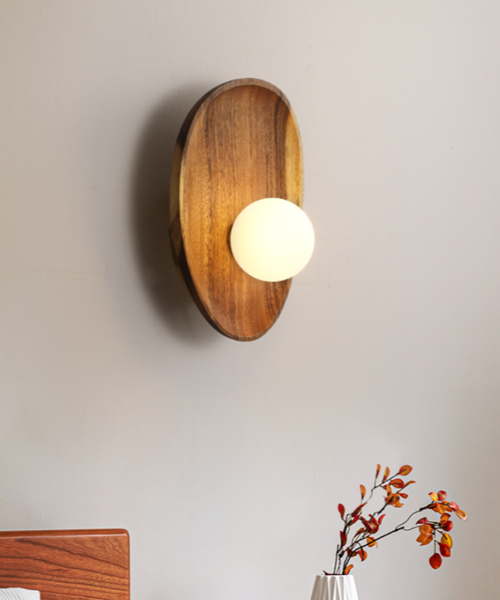 Minimalistische Wandleuchte – Holz und Stimmungsvolle Beleuchtung