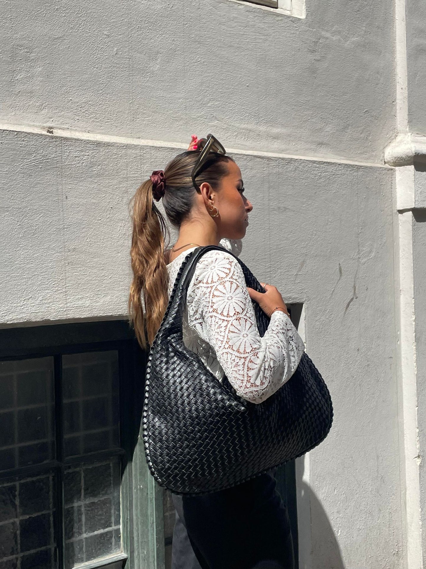 Chic gewebte Schultertasche – Für einen eleganten Look