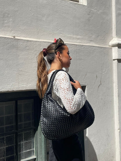 Chic gewebte Schultertasche – Für einen eleganten Look