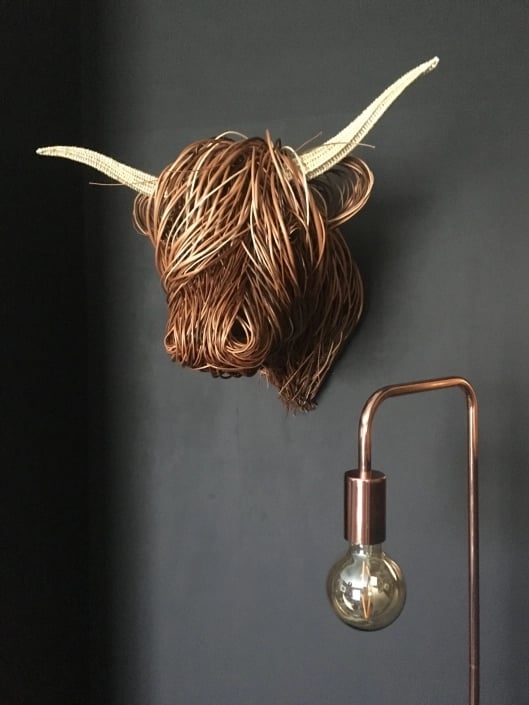 Toro Rustikale Wandskulptur – Handgefertigtes Kunstwerk aus Rattan