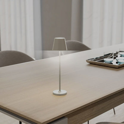 Minimalistische LED-Tischlampe