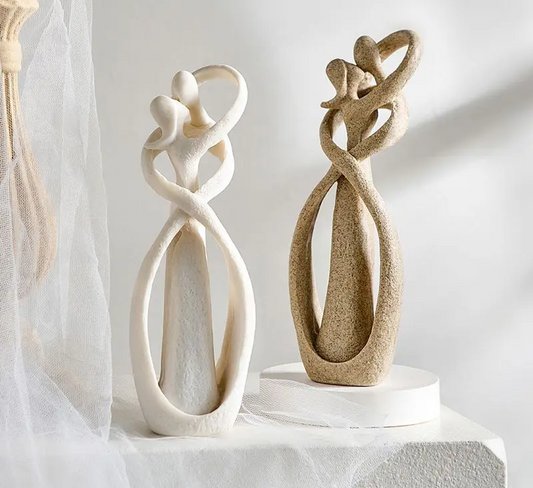 Infinity Embrace – Abstrakte Statue der Ewigen Liebe