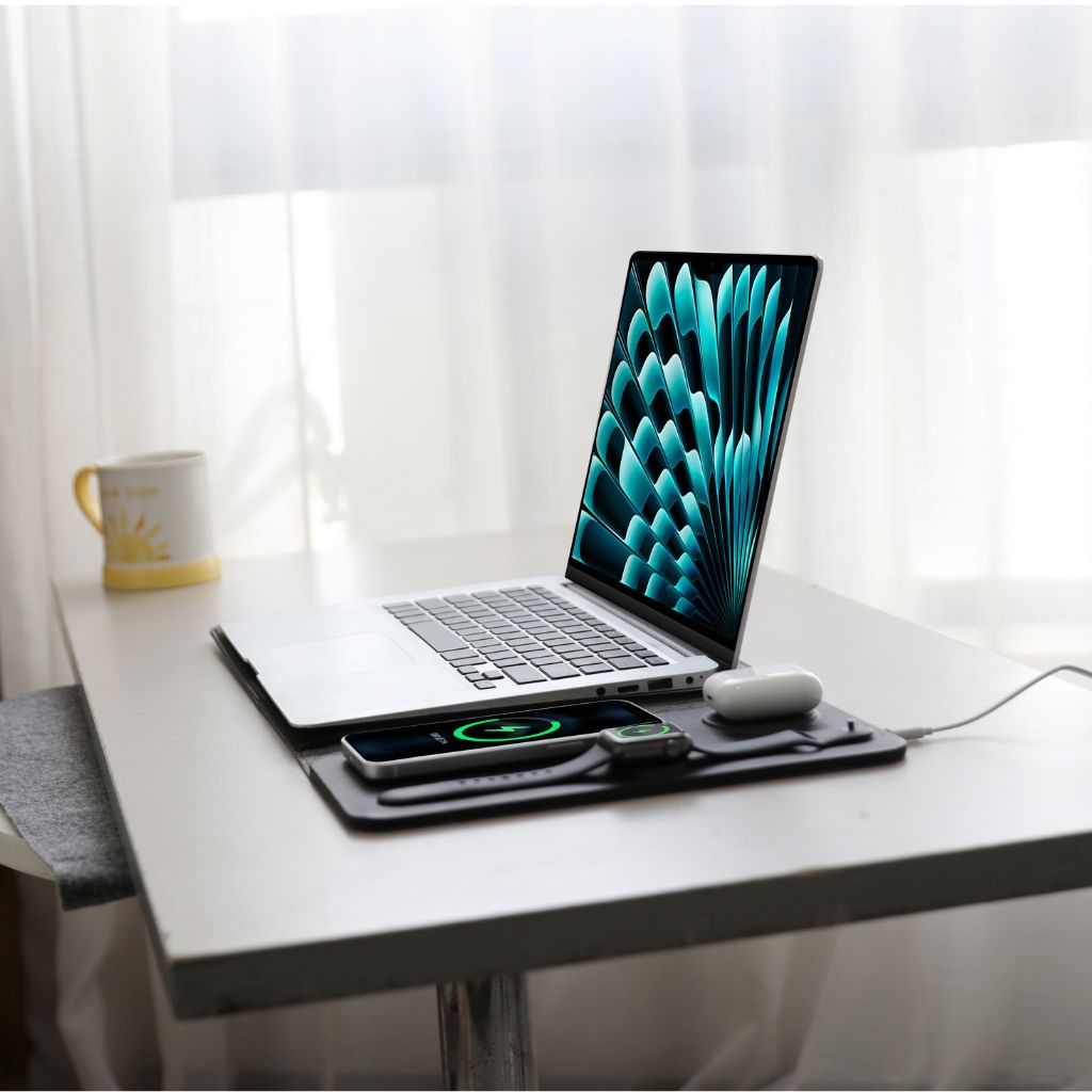PowerDesk Sleeve – Schlanke Laptop-Hüllen mit Drahtloser Ladefunktion