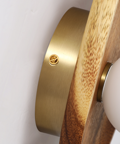 Minimalistische Wandleuchte – Holz und Stimmungsvolle Beleuchtung