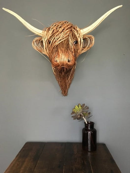 Toro Rustikale Wandskulptur – Handgefertigtes Kunstwerk aus Rattan