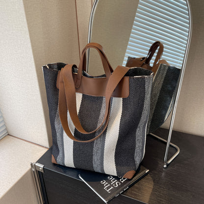 MetroStripe Casual Tote – Funktionalität und Design