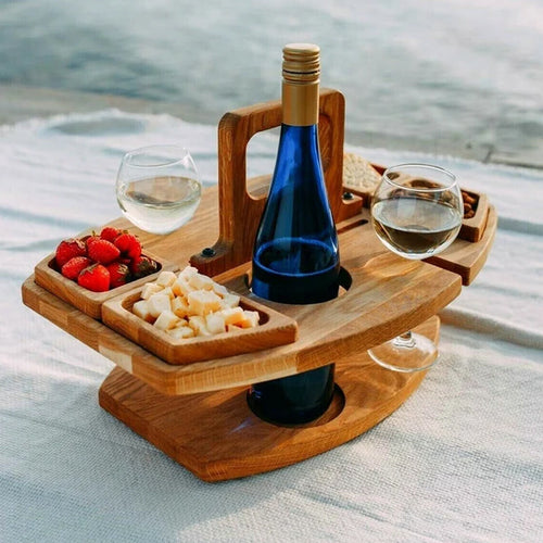 Eleganter Holztisch für Picknick und Wein – Praktisch und Luxuriös