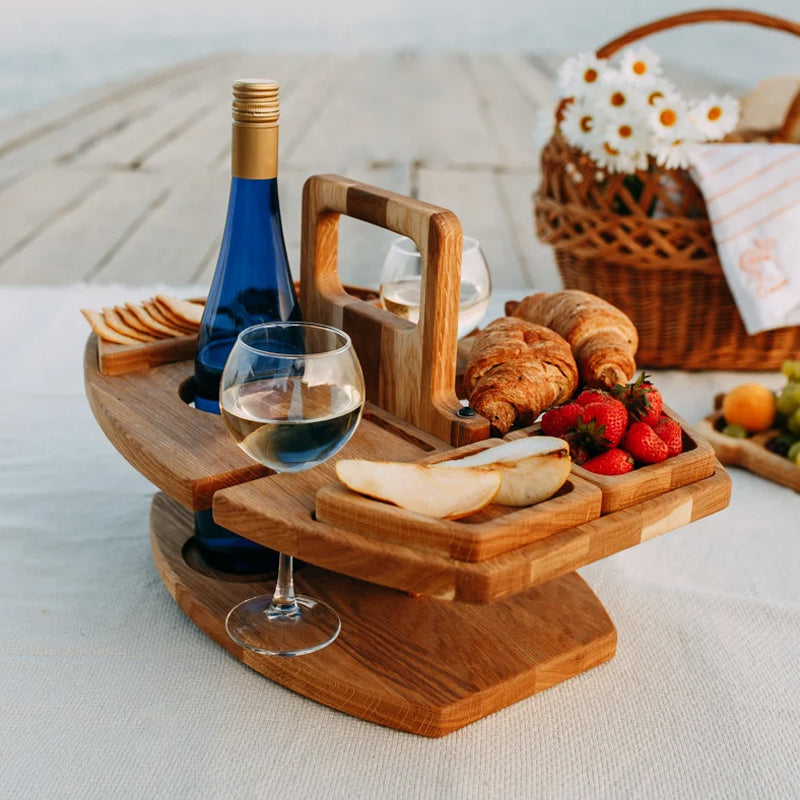Eleganter Holztisch für Picknick und Wein – Praktisch und Luxuriös