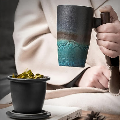 Handgefertigte Keramische Teetasse mit Sieb – Authentisches Design und Praktische Nutzung