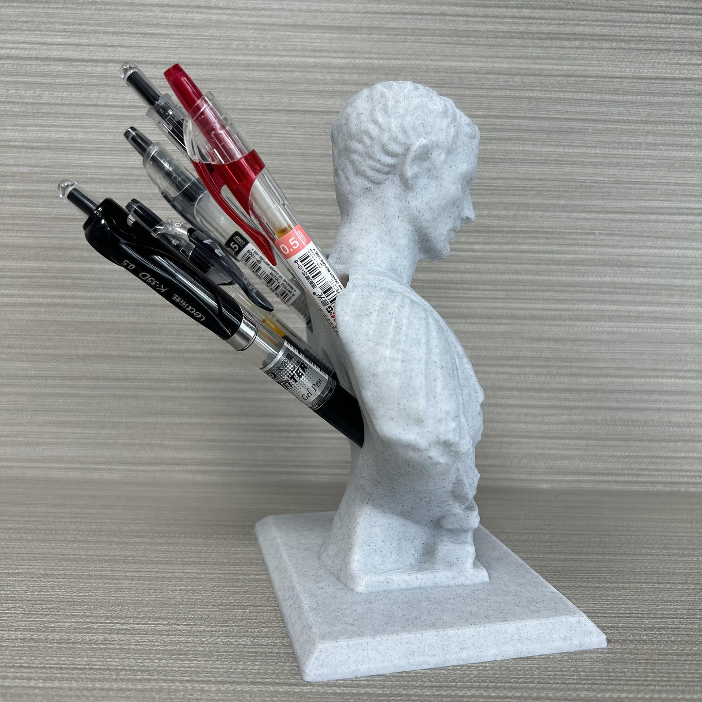 Caesars Feder – Kreativer Julius Caesar Stifthalter