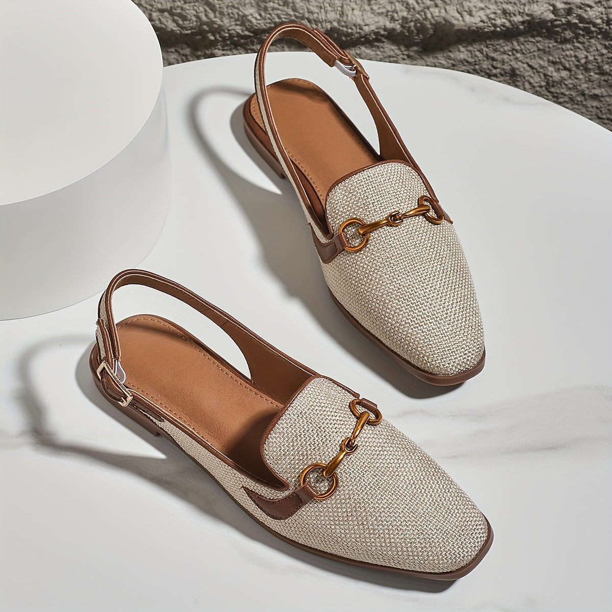 Damen Sandalen mit Metallverschluss – Stilvoll und Komfortabel mit Quadratzehen