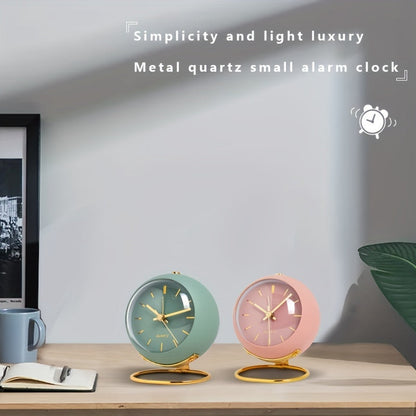 Nordic Silent Desk Clock – Leuchtende Zeiger & Metallrahmen