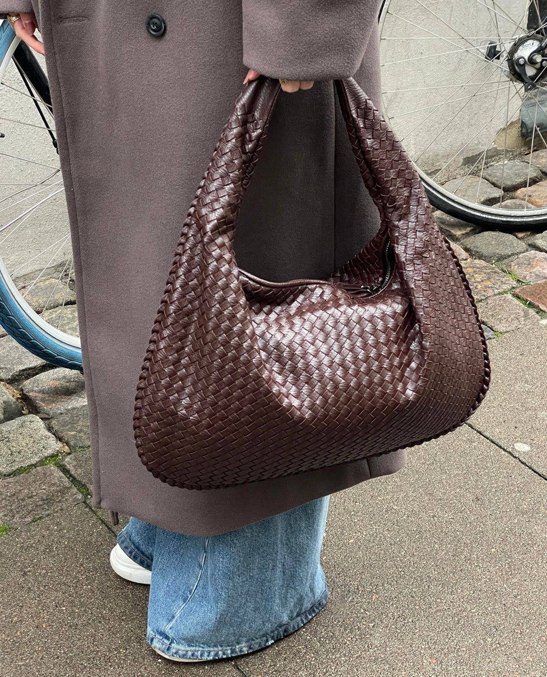 Chic gewebte Schultertasche – Für einen eleganten Look