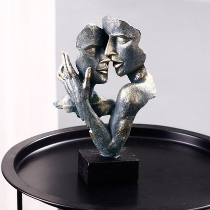 Umarmende Figuren Skulptur – Moderne Kunst für Zuhause