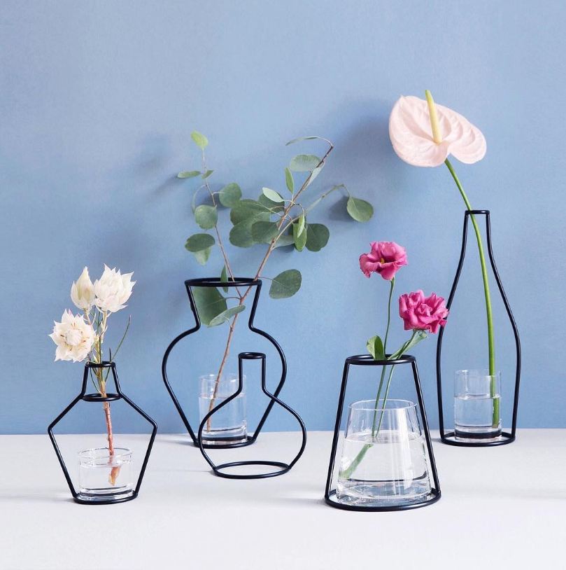 Schwebende Eleganz Vasen - Kunstvolle Blumenrahmen für moderne Räume