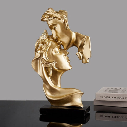 Liebesbild - Elegante Skulptur eines sich küssenden Paares