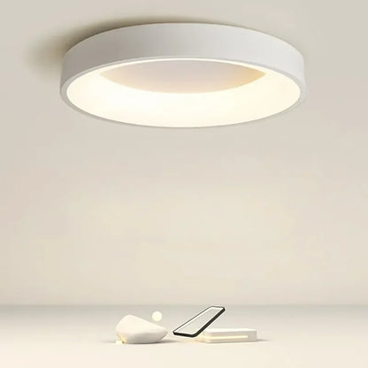 Runde LED-Deckenleuchte im minimalistischen Stil