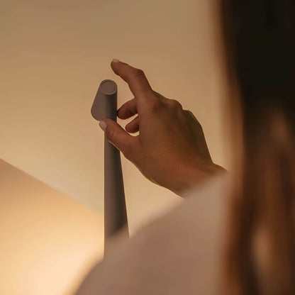 Nordic Elegance Stehlampe – Stilvolle und dimmbare Beleuchtung für modernes Interieur