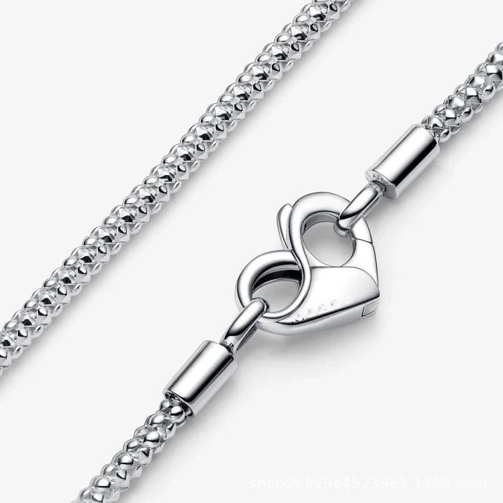 Herzförmiges Silberarmband – Zierliche Eleganz für den Alltag