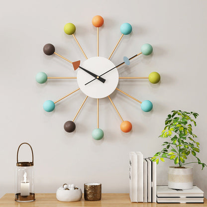 Moderne Wanduhr mit Kugeln – Stilvoll und Geräuschlos