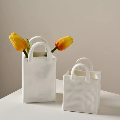 Design-Keramikvasen in kreativer Taschenform