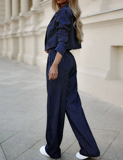 Eleganter Gestreifter Damenanzug – Chic und Bequem