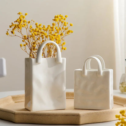 Design-Keramikvasen in kreativer Taschenform