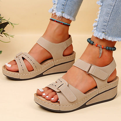 Orthopädische Damen Sandalen mit Keilabsatz für Komfort und Stil