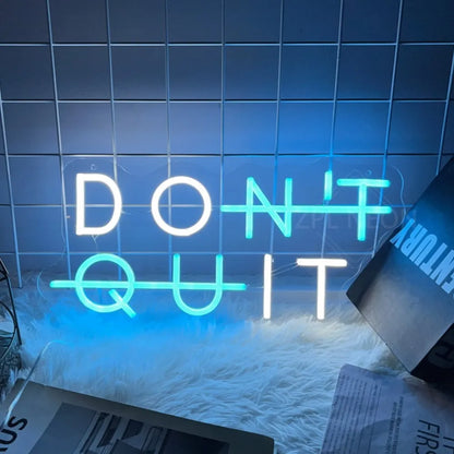 Inspirierendes Neon-Schild – "DON'T QUIT" Beleuchtung