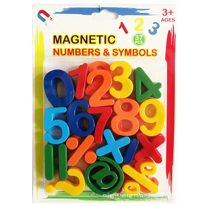 Pädagogisches Magnetspiel – Lernen und Spielen mit bunten Buchstaben und Zahlen